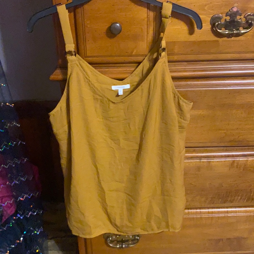 VERY COMFY TANKTOP